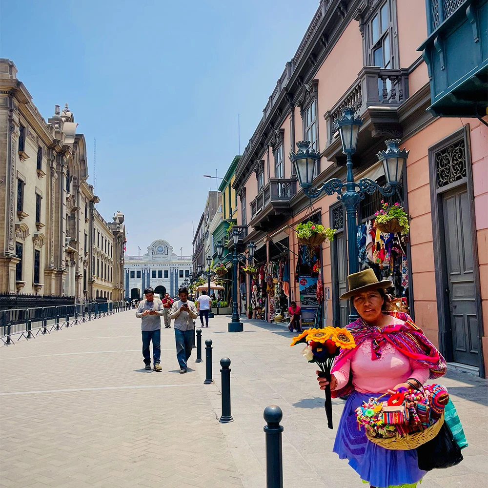 Lima Historic Center & San Francisco Catacombs Tour from Lima Airport