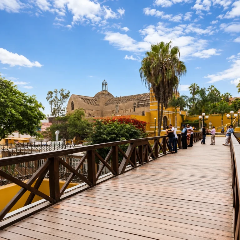 Barranco bohemian and artistic district tour in Lima