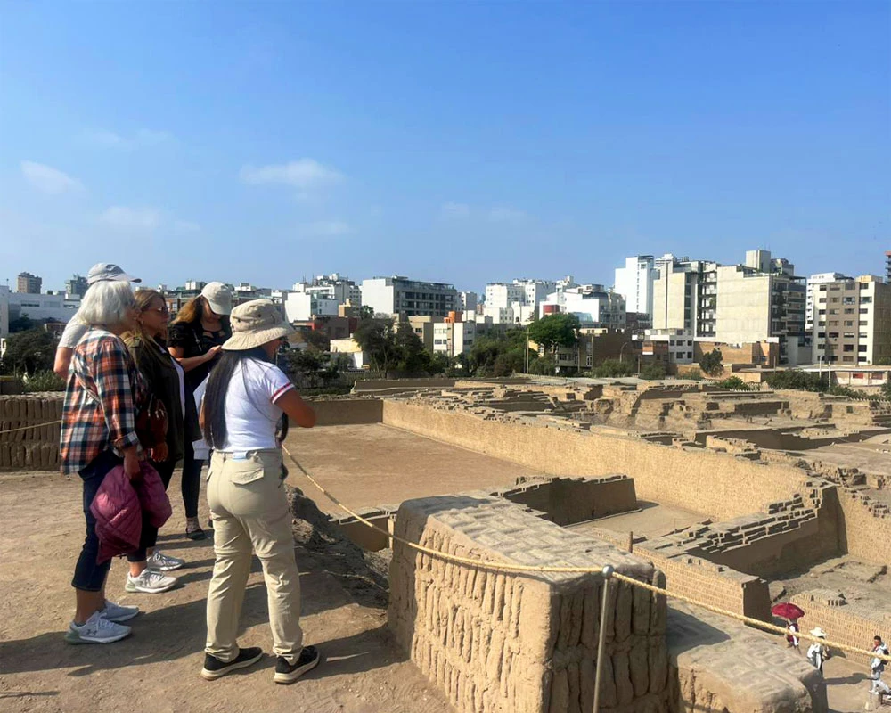 Miraflores Highlights & Huaca Pucllana - Small Group Tour
