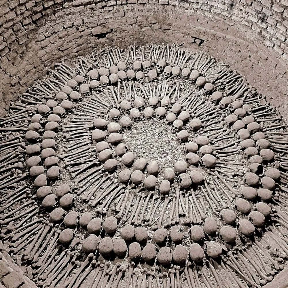 Lima Historic Center & San Francisco Catacombs Tour from Lima Airport