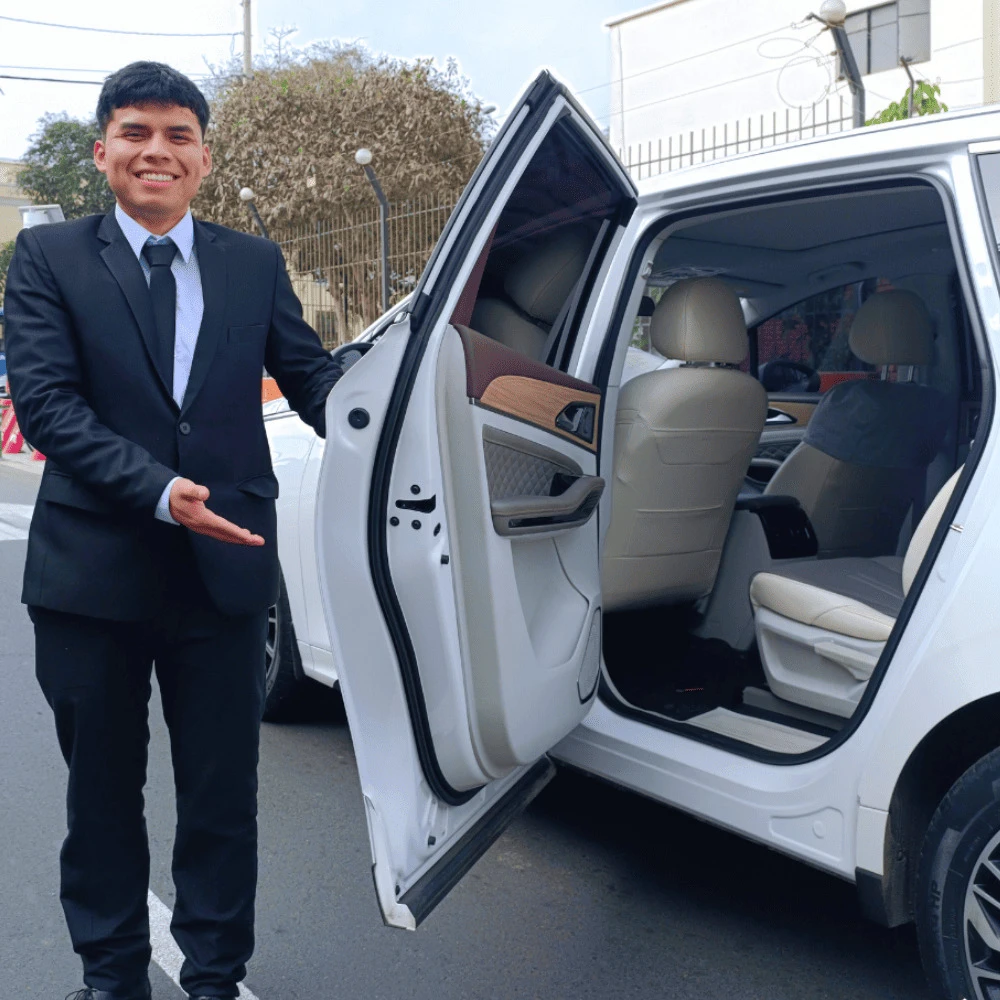 Lima: 8-Hour Private Transport Service with Professional Driver