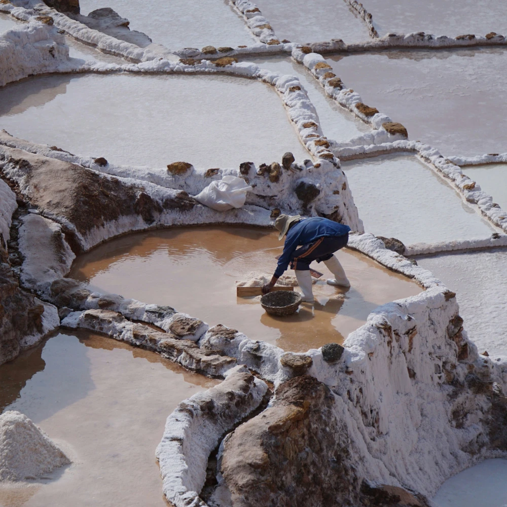 maras-worker-salt-ponds
