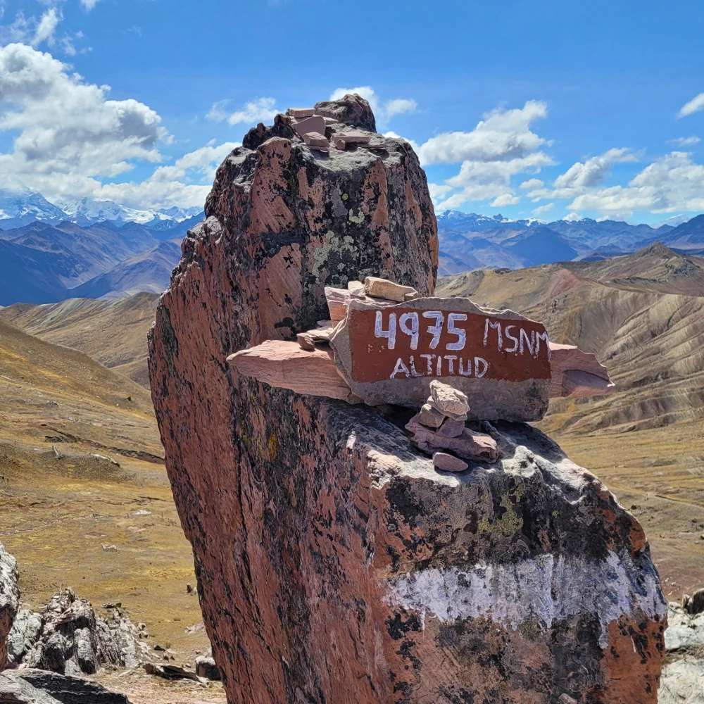 vinicunca-hiking-tour-cusco